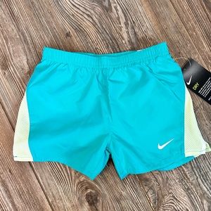 Girls Nike shorts - new